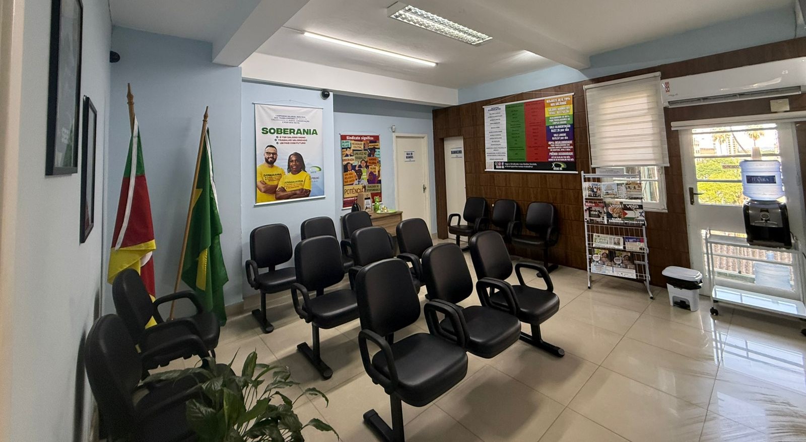 ATENDIMENTO DE SEGUNDA À SEXTA <br>DAS 8:00 ÀS 13:00 E DAS 14:00 ÀS 17:00