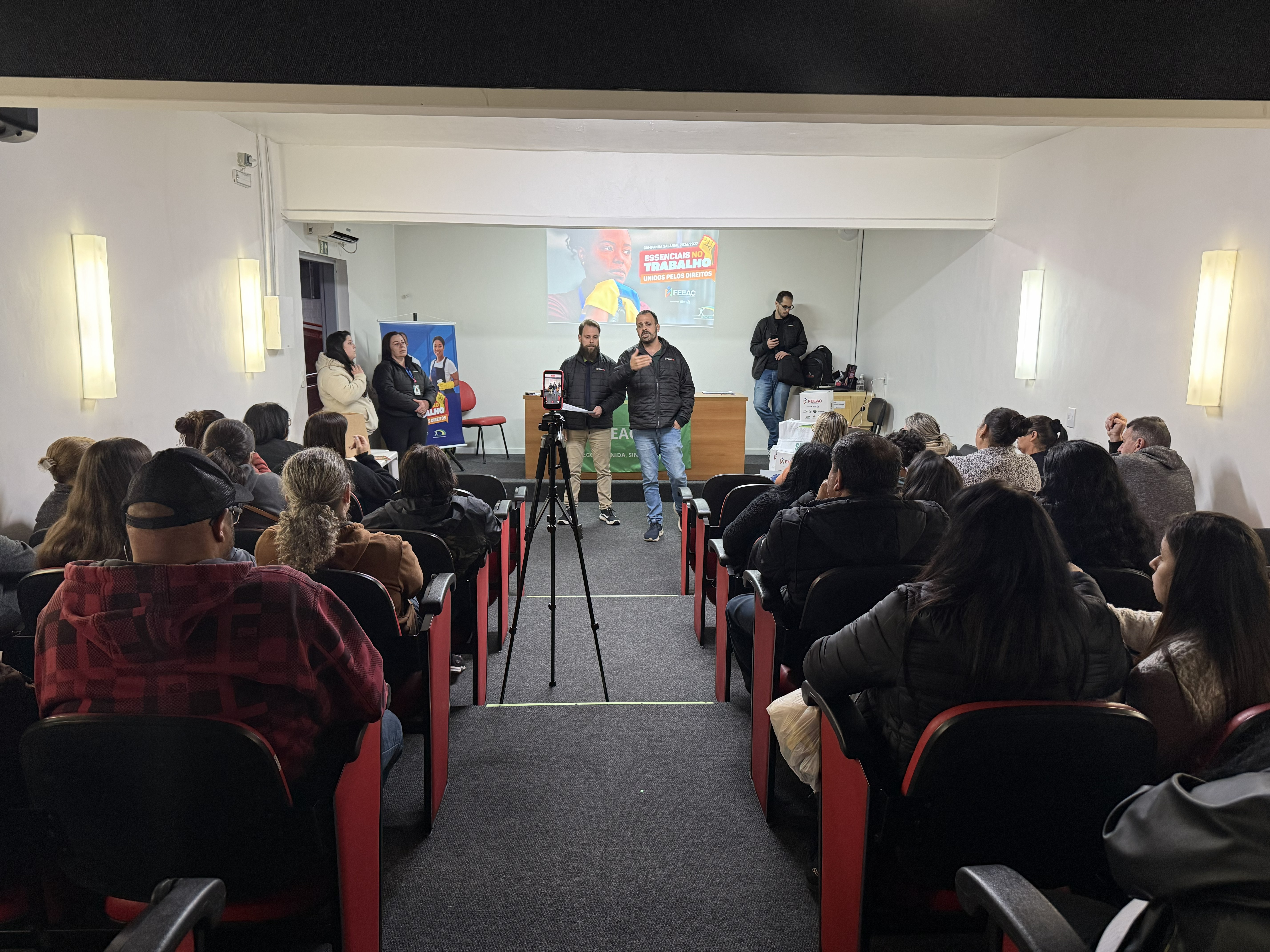 Assembleia em Canoas reúne trabalhadores para debater a Campanha Salarial 2026/2027